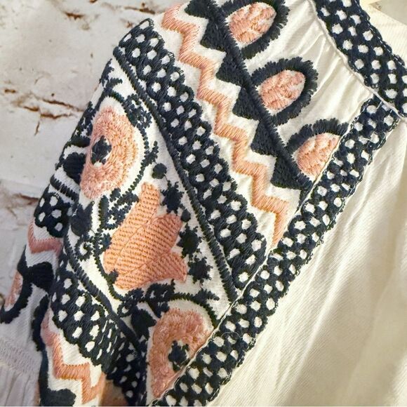 Ecote Urban Outfitters embroidered boho peasant blouse - Picture 3 of 5